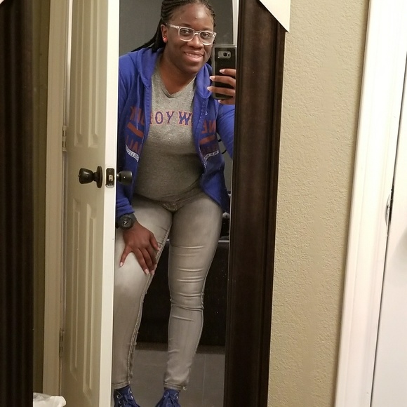 Meet your Posher, Kandice - Picture 1 of 2